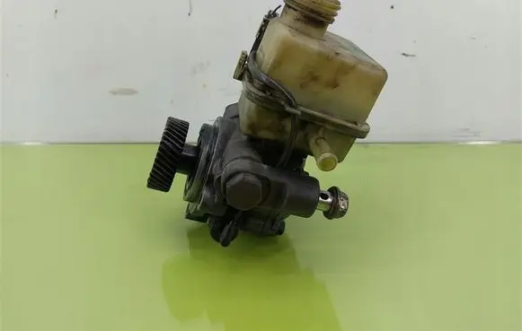 Mazda 5 Power steering pump 2034474