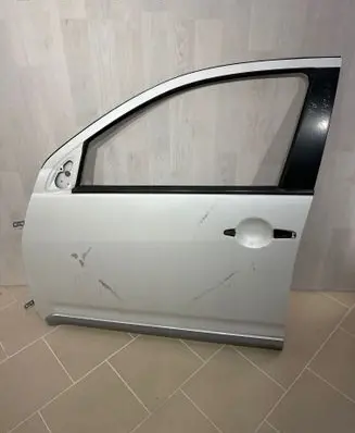 Mitsubishi Outlander Front door