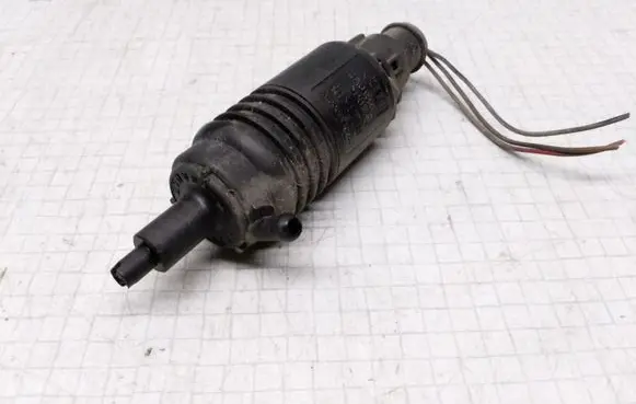 Audi A6 S6 C4 4A Windscreen/windshield washer pump 4A0955651