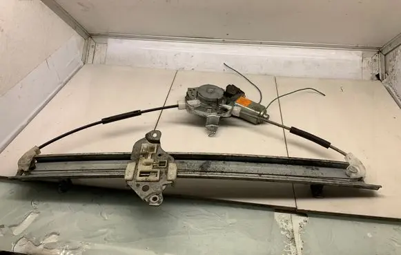 Nissan X-Trail T30 Front door window regulator with motor 8073189913