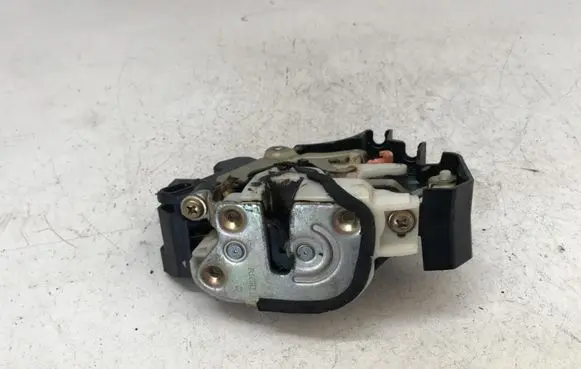 Mitsubishi Colt Front door lock