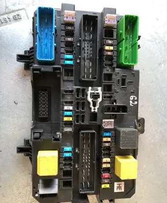 Opel Zafira B Fuse box set 13206757 5DK00866942