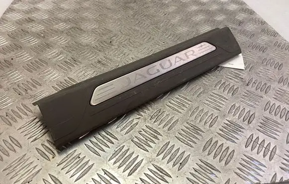 Jaguar XE Side skirt front trim GX7313200E