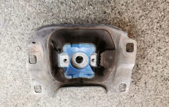 Ford C-MAX II Gearbox mount V617M121AB