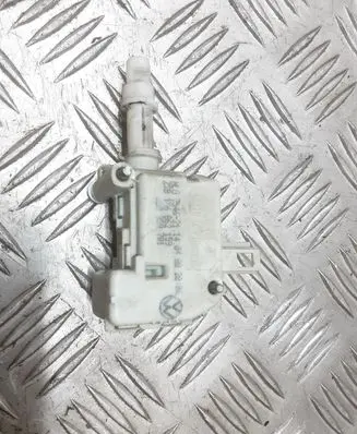 Audi A6 S6 C5 4B Central locking motor 3B0959781
