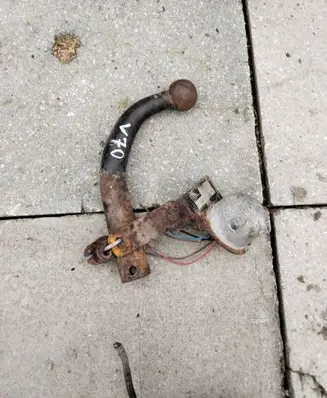 Volvo V70 Tie down hook / loop 