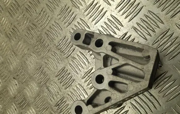 MG MG4 ev Engine mounting bracket 10939719
