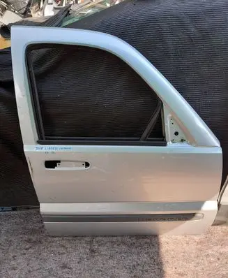 Jeep Cherokee III KJ Front door