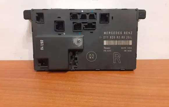 Mercedes-Benz E W211 Door control unit/module 2118208285 4069