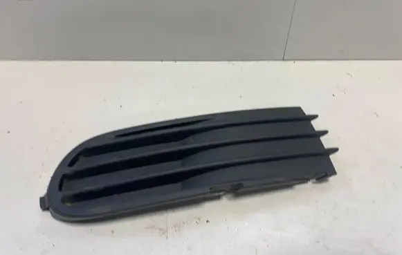 Volvo V50 Front bumper lower grill 30657009