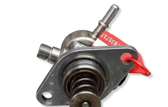 Peugeot 208 I Mechanical fuel pump S27635737 9805614880