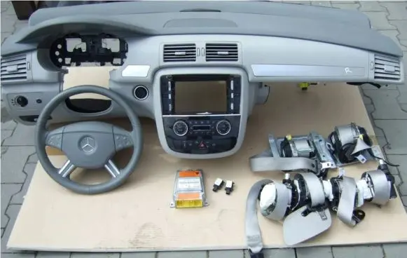 Mercedes-Benz R W251 Dashboard
