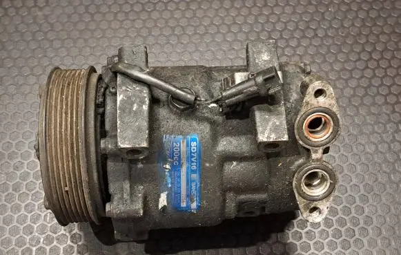 Ford Focus Air conditioning (A/C) compressor (pump) 3M5H19D629