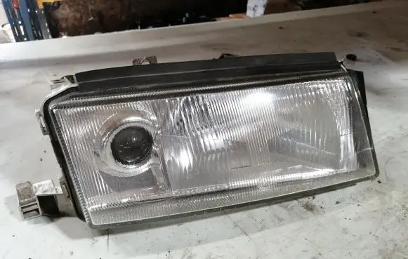 Skoda Octavia Mk1 (1U) Headlight/headlamp