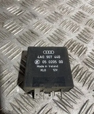 Volkswagen PASSAT B5 Other relay 4A0907440 05020500