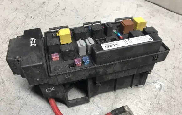 Opel Zafira B Fuse module 13206745