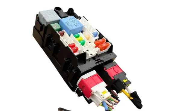 Peugeot 3008 II Fuse module 9665492680