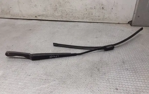 Opel Astra J Windshield/front glass wiper blade 13289888