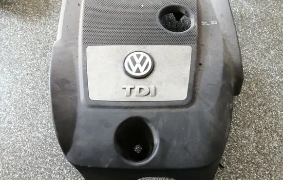 Volkswagen Golf IV Engine cover (trim) 038103925EK