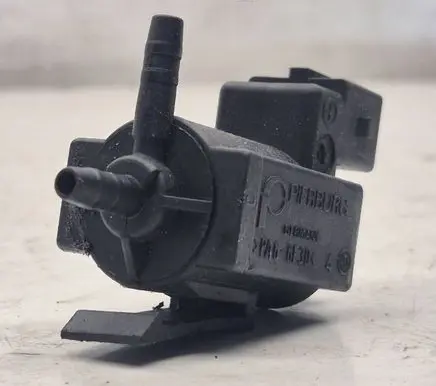 Volvo XC90 Turbo solenoid valve 30611668 72224010 01T269