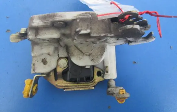 Nissan Micra Front door lock