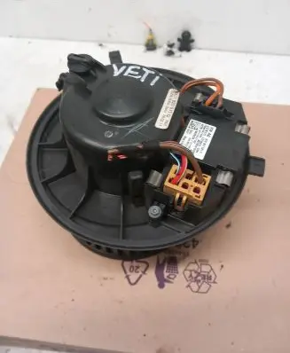 Skoda Yeti (5L) Heater fan/blower 3C1820015Q 997164W 3C0907521F