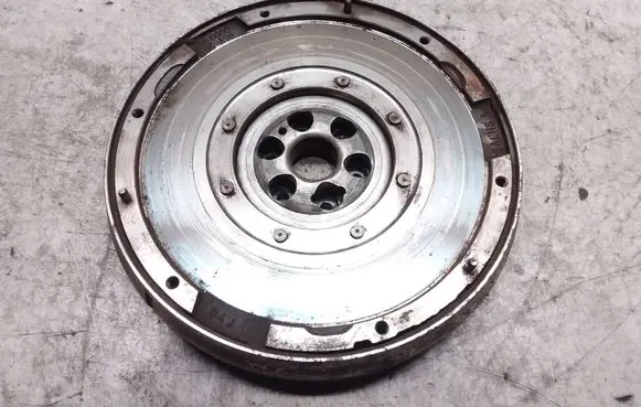 Ford Focus Dual mass flywheel 3M516477CE 062294000078 9647933380