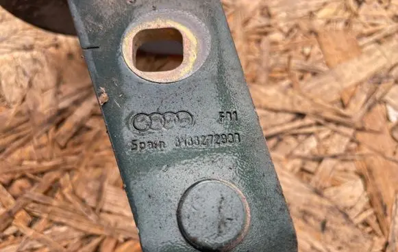 Audi TT Mk1 Tailgate/trunk/boot hinge 8N8827299B 8N8827299