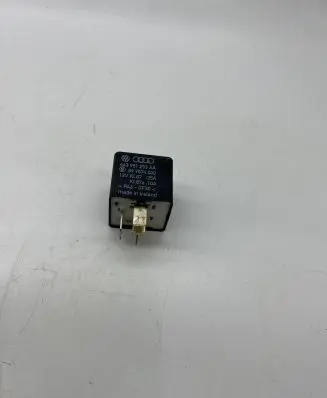 Volkswagen PASSAT B5 Other relay 443951253AA 899574000
