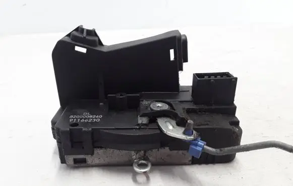 Opel Vivaro Front door lock 8200008260