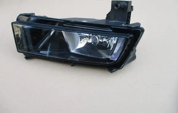 Volkswagen Touran II Front fog light 5TA941662A