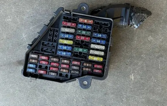 Volkswagen Golf IV Fuse box set 241R000805377S 041387775001 51106430
