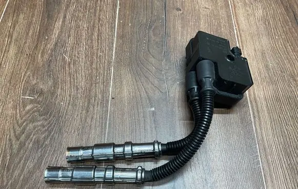 Mercedes-Benz SL R129 High voltage ignition coil A0001587303