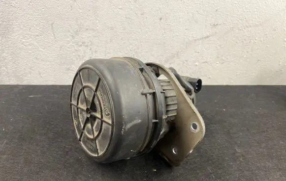 BMW X3 E83 Secondary air pump 72812402 7514953