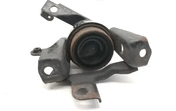 Toyota Avensis T250 Engine mount bracket
