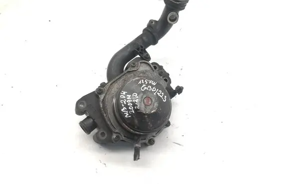 Mercedes-Benz C W204 Water pump A65120001