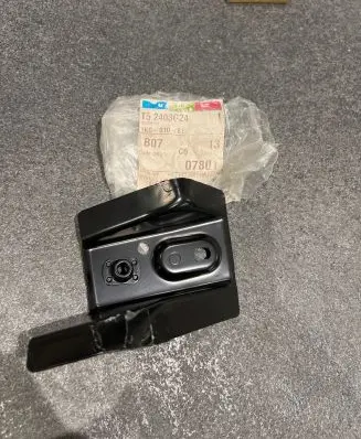 Audi A3 S3 A3 Sportback 8P Fender mounting bracket 1K0810812 270814