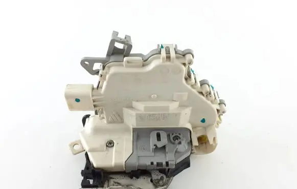 Audi Q7 4L Front door lock 8J1837015C