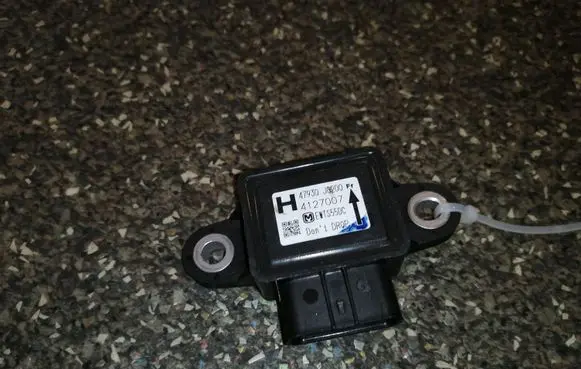 Nissan X-Trail T31 ESP acceleration yaw rate sensor 47930JG200