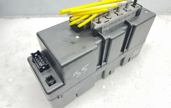 Mercedes-Benz S W220 Central locking vacuum pump 2208000748