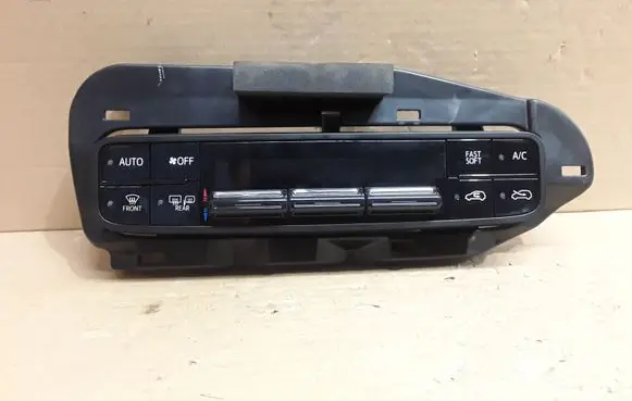 Toyota Auris E180 Climate control unit 5590002820 5546802030