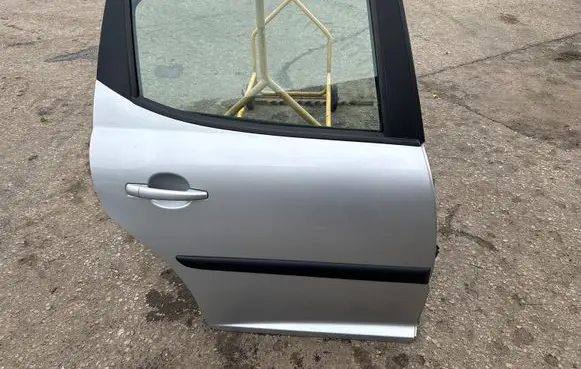 Peugeot 207 Rear door