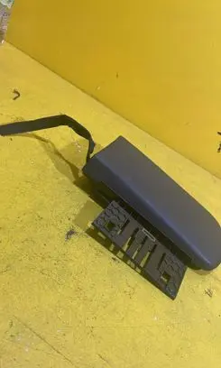 Peugeot 3008 I Armrest 