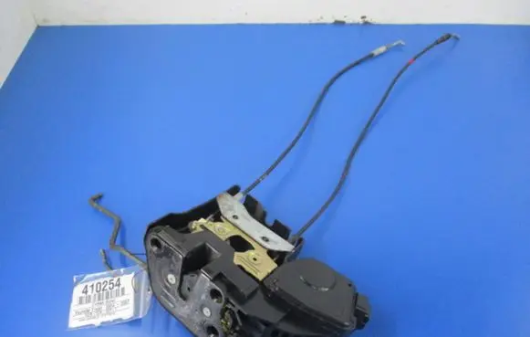 Hyundai Trajet Front door lock