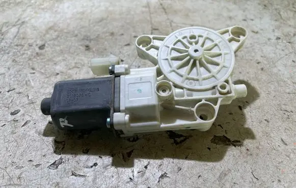 Chrysler Town & Country V Rear door window regulator motor 0130822334