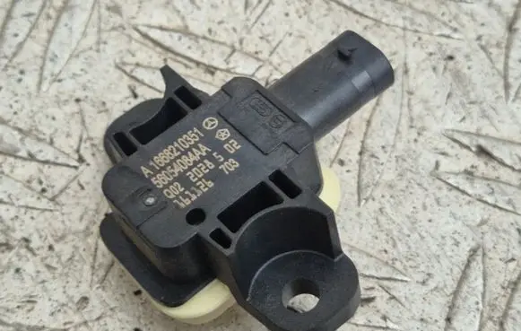 Mercedes-Benz GLE (W166 - C292) Airbag deployment crash/impact sensor A1668210351