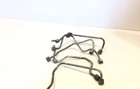 Volvo XC70 Fuel injector supply line/pipe 