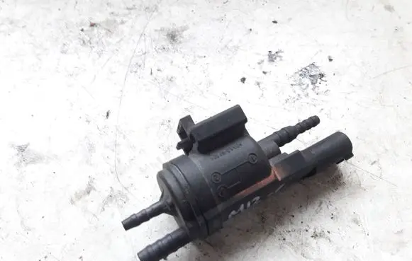 Mercedes-Benz C W203 Vacuum valve 0025401497