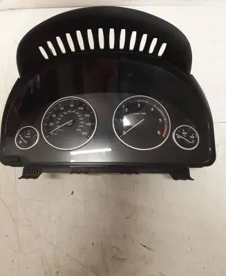 BMW 5 F10 F11 Speedometer (instrument cluster) 9339896-01