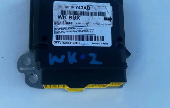 Jeep Cherokee Airbag control unit/module 0285013686 T52MDD41600816